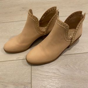 Vince Camuto ivory ta booties tan size 6